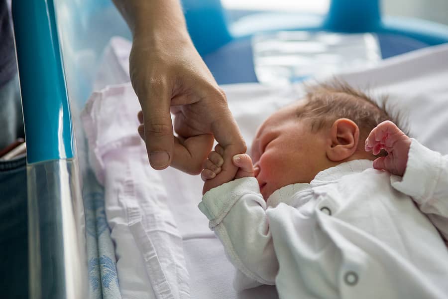 Bevallingsverlof – Kind Werknemer Ligt Na Bevalling In Het Ziekenhuis: Hoe Zit Het?